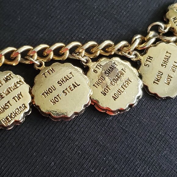 10 Ten Commandments Charm Bracelet From 1960s 7in Heavy Chain Vintage - Picture 5 of 15